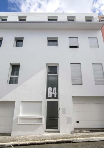 Το κτήριο όπου στεγάζεται  το διαμέρισμα