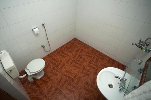 Un baño de Jungle Safari Lodge- Serenity in the Wild