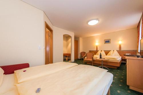 a hotel room with a bed and a desk at Pension Elisabeth in Russbach am Pass Gschütt