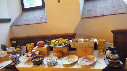 a table with a bunch of fruits and vegetables on it at Villaggio Albergo San Lorenzo e Santa Caterina in Pescia