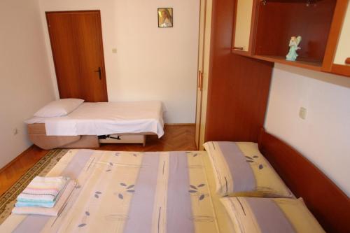 Postel nebo postele na pokoji v ubytování Apartments Leontina