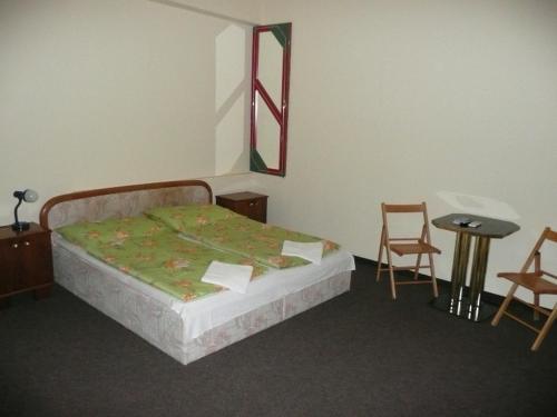 Ein Bett oder Betten in einem Zimmer der Unterkunft West Motel - Hegyeshalom