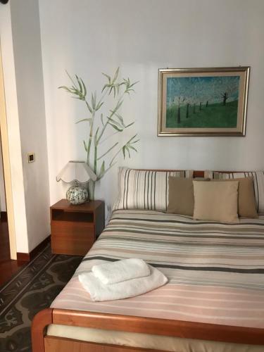 a bedroom with a bed and a painting on the wall at Archè in Salerno