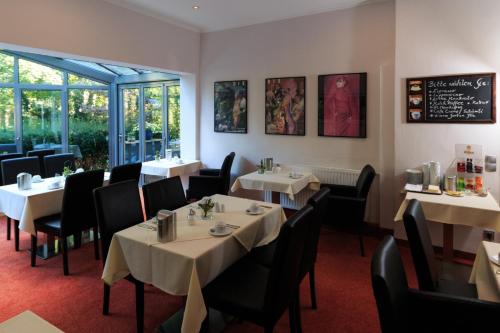 Restoranas ar kita vieta pavalgyti apgyvendinimo įstaigoje Hotel Landhaus Schlachtensee
