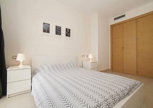 A bed or beds in a room at Samara Marbella Apartment