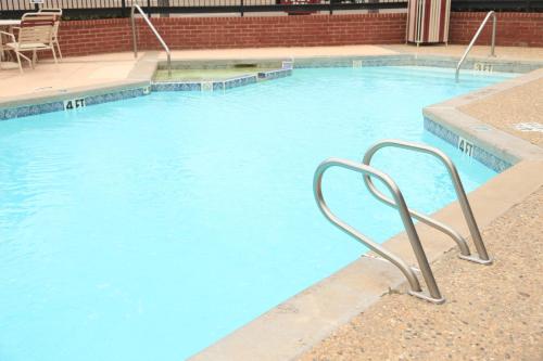 a swimming pool with blue water in a building at Plaza Inn Midland in Midland