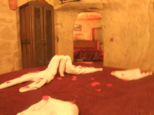 Postel nebo postele na pokoji v ubytování Kapadokya Ihlara Konakları Otel Antik Konaklar