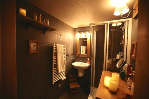 Et badeværelse på Duplex en vieux bois hyper centre