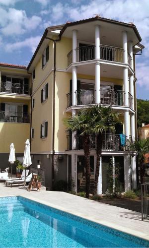 Apartment Villa Maria 10 with swimming pool