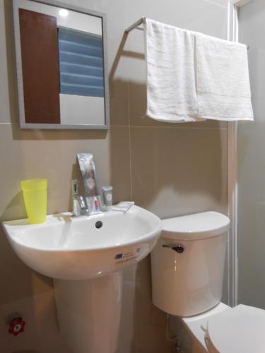 Koupelna v ubytování Rublin Hotel Cebu
