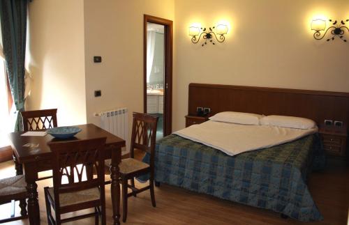 Postel nebo postele na pokoji v ubytování Altea Suites