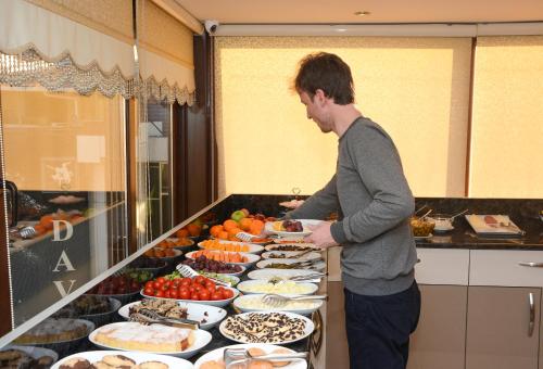 Jídlo v hotelu nebo okolí