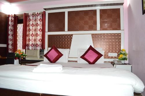 Cama o camas de una habitación en Hotel Su Shree Continental Dx Near New Delhi Railway Station
