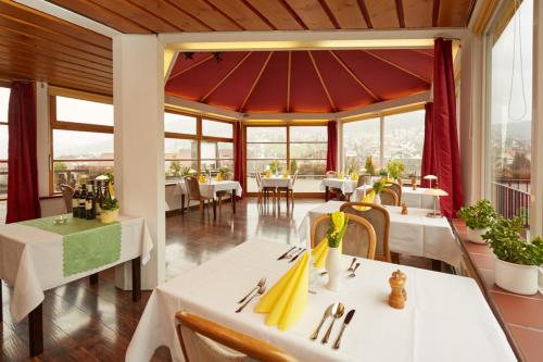 Restoran või mõni muu söögikoht majutusasutuses Panoramahotel Berghof