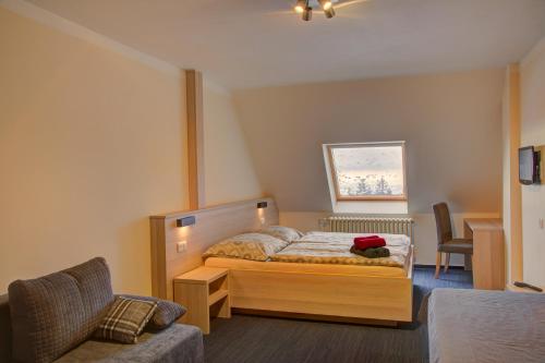 Una cama o camas en una habitación de Hotel Žalý Apartmány