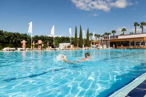 a person swimming in a swimming pool at Camping Platja Cambrils in Cambrils