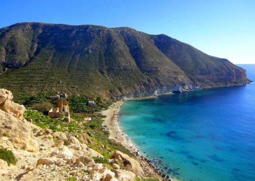 a view of a mountain with a beach and the ocean at Casita Las Eras en Villa de Nijar con piscina in Níjar