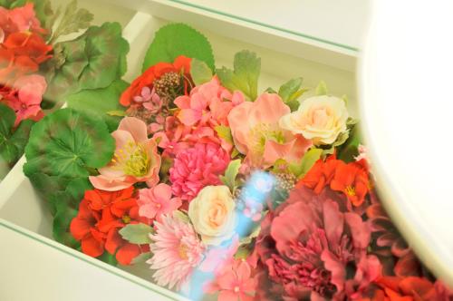 a bouquet of colorful flowers in a mirror at Grand Park Hotel Excel Kisarazu in Kisarazu