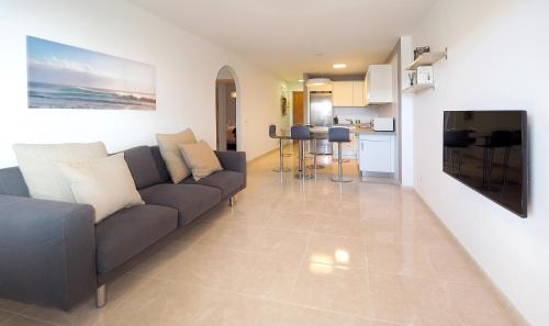 La Perla: Sea View and Pool (family apartment)