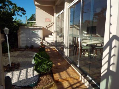 Casa 3 dormitórios sendo uma suíte com ar - condomínio de 6 casas - piscina do condomínio - Pagamento de sinal para reservar