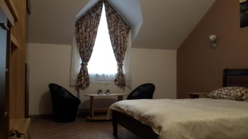 Een bed of bedden in een kamer bij Hotel