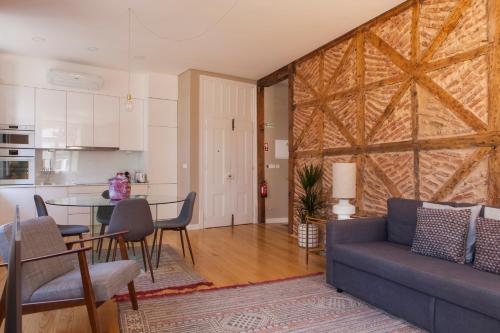 Alfama Baixa Spacious And Bright Apartment Blends the Historic and the Contemporary 2 Bedrs & 2 Bathrs AC 18th Century Building