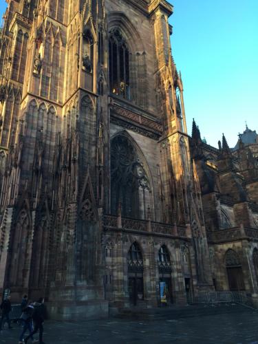 a large cathedral with people walking in front of it at Quai 17 Maison d'hôtes in Strasbourg