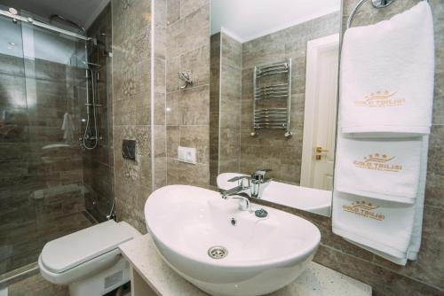 Ένα μπάνιο στο Gold Tbilisi Hotel