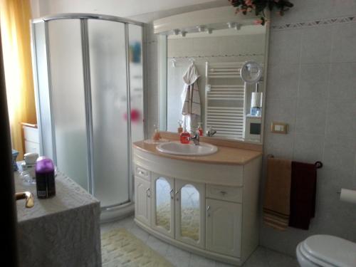 Kylpyhuone majoituspaikassa La via per Milano