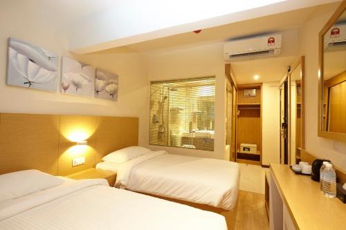 Katil atau katil-katil dalam bilik di Hotel Six Seasons @ Mid Valley