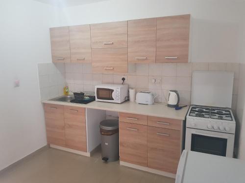 Cucina o angolo cottura di Valentinos Apartments