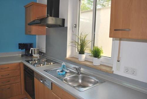 a kitchen with a sink and a window at Ferienwohnung Am Mainradweg - Beuerlein Martin in Kolitzheim