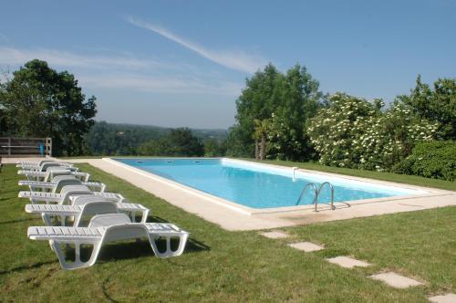 Sundlaugin á Villa Gites Chambre d hôtes avec piscine Dordogne 2-4-6-8-10 personnes eða í nágrenninu