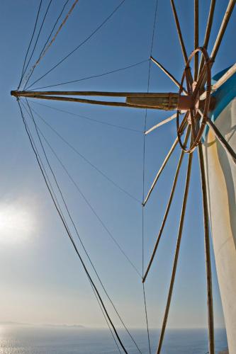 a beach umbrella with the ocean in the background at Windmill Bella Vista in Artemonas