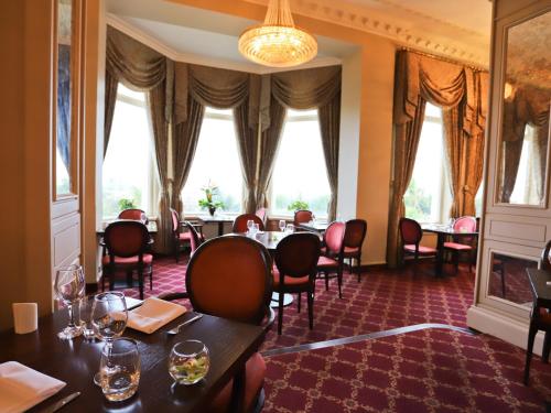 Χώρος καθιστικού στο Bournemouth Carlton Hotel, BW Signature Collection