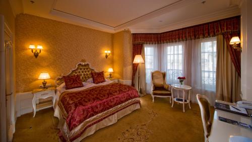 Postel nebo postele na pokoji v ubytování Nobilis Hotel