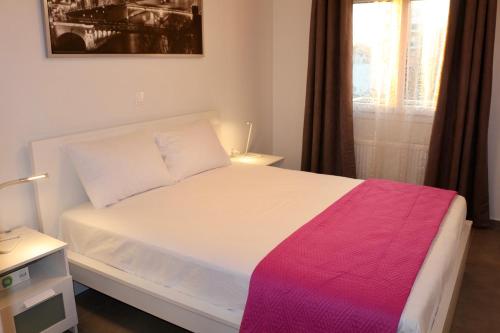 Modern Sea View Apartment - Free Parking - Quiet Area near Center