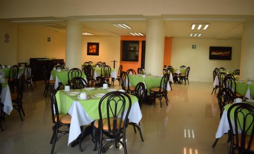 Ein Restaurant oder anderes Speiselokal in der Unterkunft Hotel Principe 