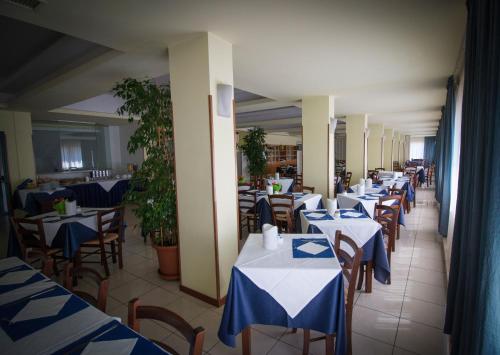 A restaurant or other place to eat at Hotel Gabbiano