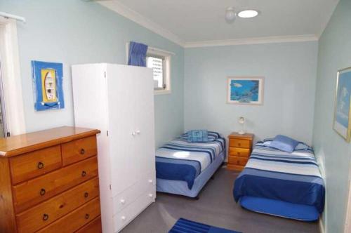 A bed or beds in a room at Clareview, 8 Korogora Street