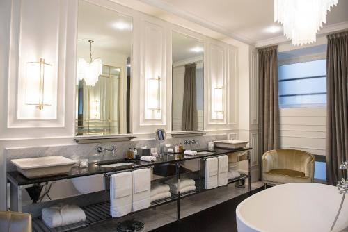 Gallery image of Hotel Vilòn - Small Luxury Hotels of the World in Rome