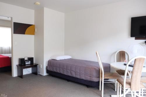 Postel nebo postele na pokoji v ubytování Marksman Motor Inn