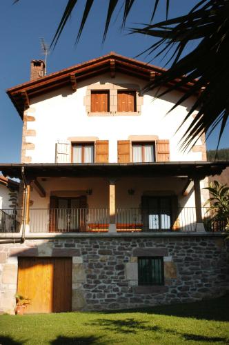 Το κτήριο όπου στεγάζεται  the country house