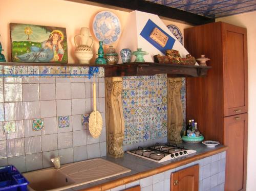 Kuchyň nebo kuchyňský kout v ubytování Villa vista MARE a MÀKARI