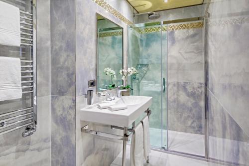 Een badkamer bij Hotel Tre Archi