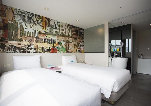 Postel nebo postele na pokoji v ubytování Wholesome Hotel