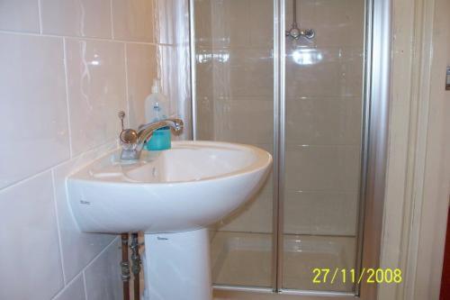 a bathroom with a sink and a shower at Citystay Hotel in London