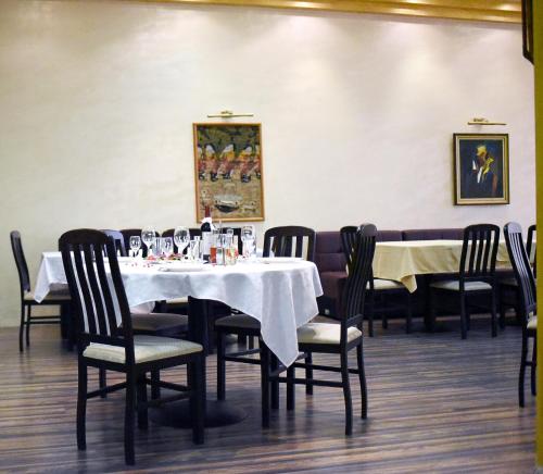 Aparthotel VRISにあるレストランまたは飲食店
