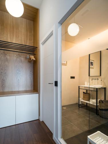 a bathroom with a sink and a glass door at Welldone Antiquarium in Seville