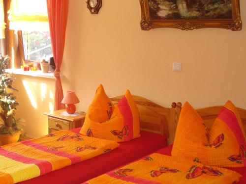 Llit o llits en una habitació de Ferienwohnungen Petra
